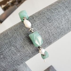 Lovely Aqua & Pearly White Bracelet!!🌊🌱🌊
